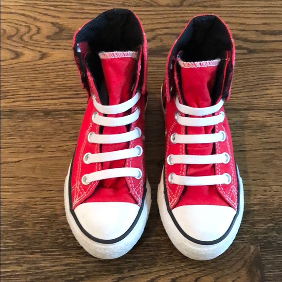 red converse no laces